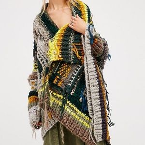 IN SEARCH OF FREE PEOPLE THREE LAKES PONCHO M OR L